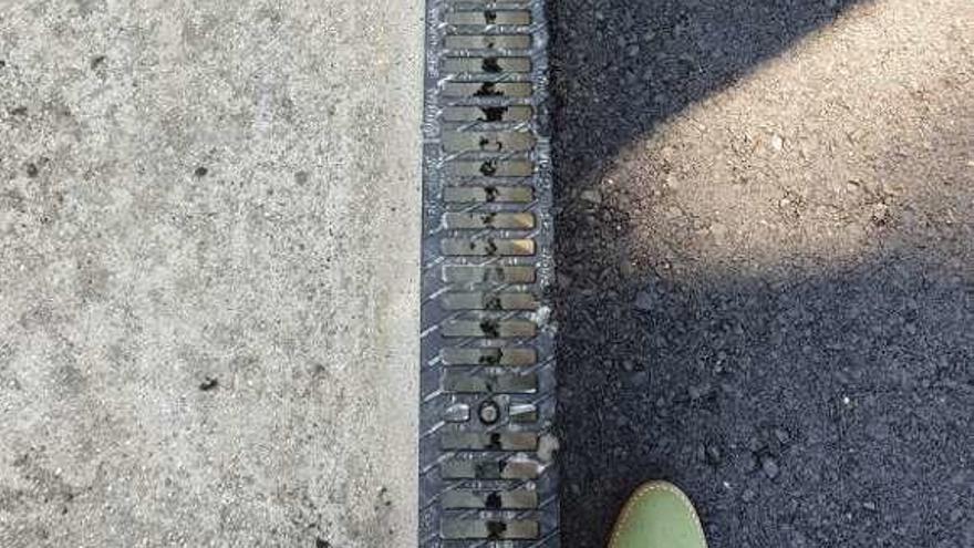 Una de las rejillas colocadas en la obra de Camanzo.