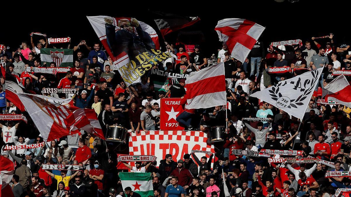 Los 'ultras' del Sevilla en un partido en el Sánchez Pizjuán