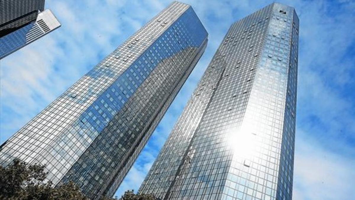 Rascacielos donde está ubicada la sede central del banco alemán Deutsche Bank en la ciudad de Fráncfort.