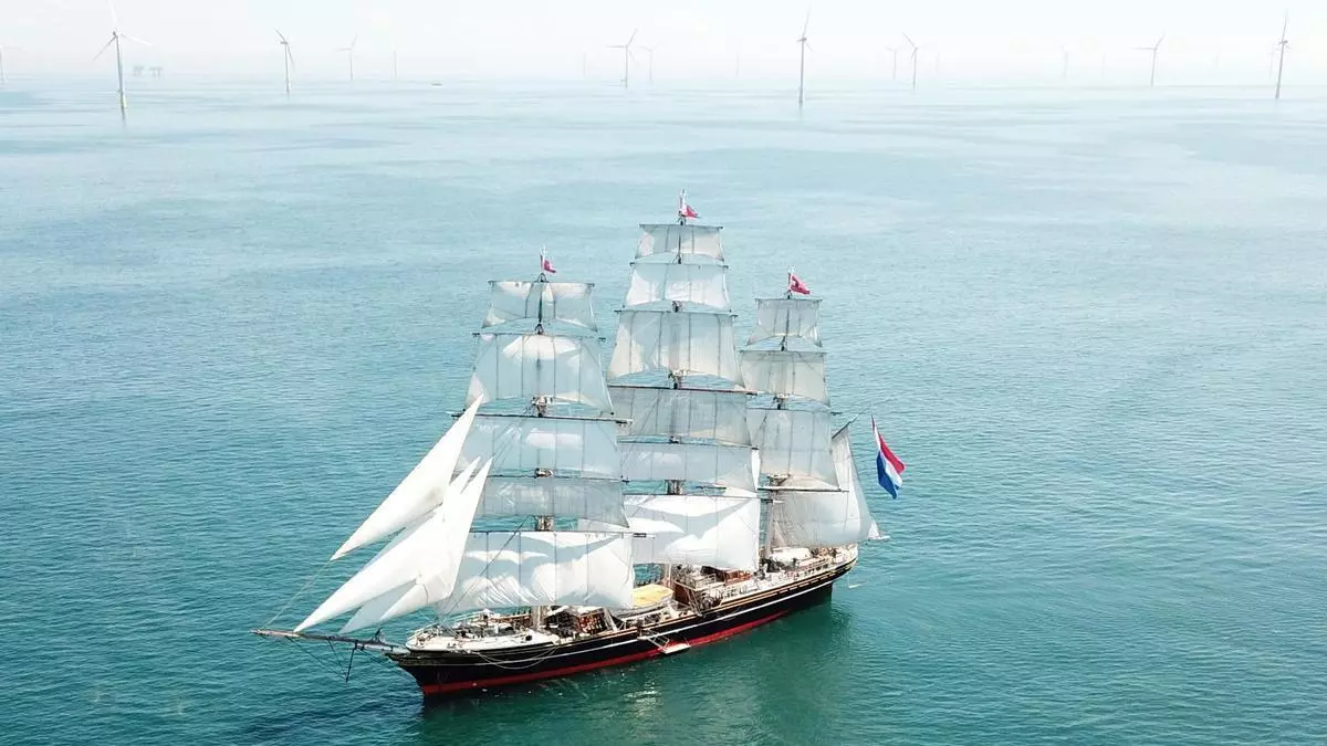 La fragata Stad Amsterdam ofrece una travesía oceánica con salida desde el puerto de Vigo