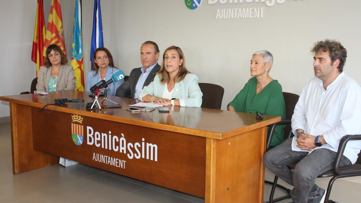 La alcaldesa, Susana Marqués (PP), junto al resto de concejales del PP, durante la rueda de prensa de este viernes.