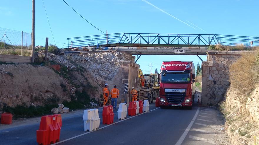 La Conselleria sustituye un puente para acabar con un punto negro de la carretera entre Agost y Novelda