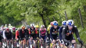 13 May 2026, Italy, Potenza: The pack rides during the 5th stage of the Giro dItalia 2026 - Tour of Italy cycling race 203km from Praia A Mare to Potenza. Photo: Fabio Ferrari/LaPresse via ZUMA Press/dpa Fabio Ferrari/LaPresse via ZUMA / DPA 13/05/2026 ONLY FOR USE IN SPAIN. Fabio Ferrari/LaPresse via ZUMA / DPA;sports;cycling;2026 Giro dItalia - Stage Five
