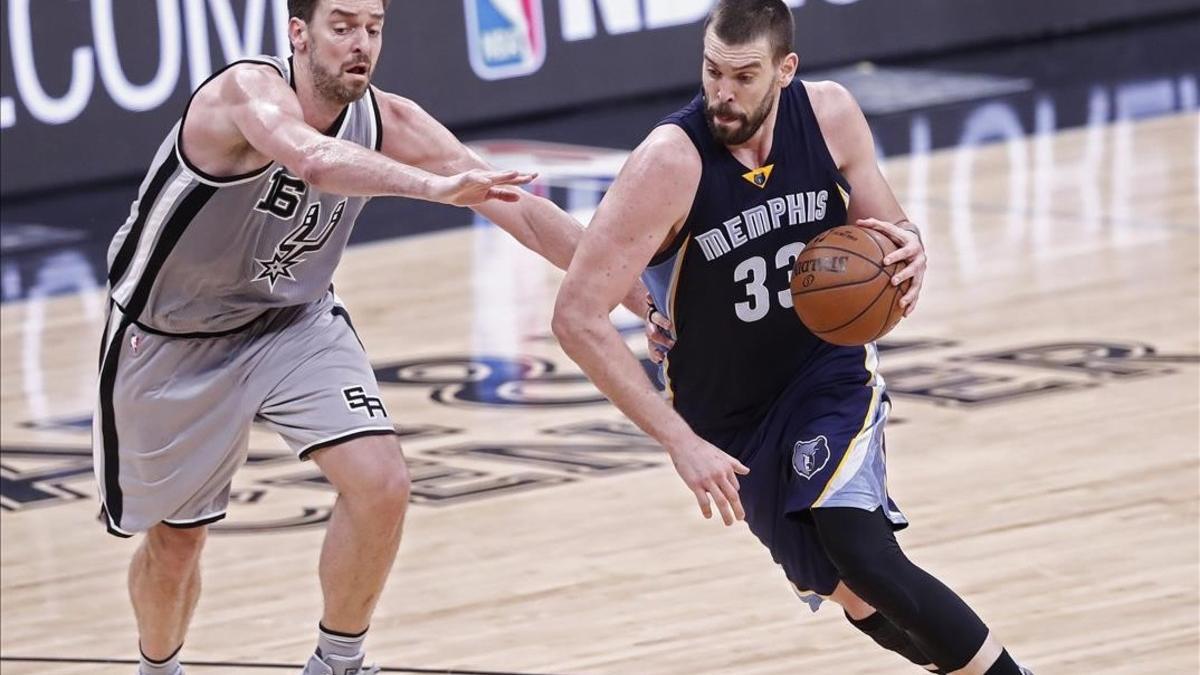 Los hermanos Gasol, en acción