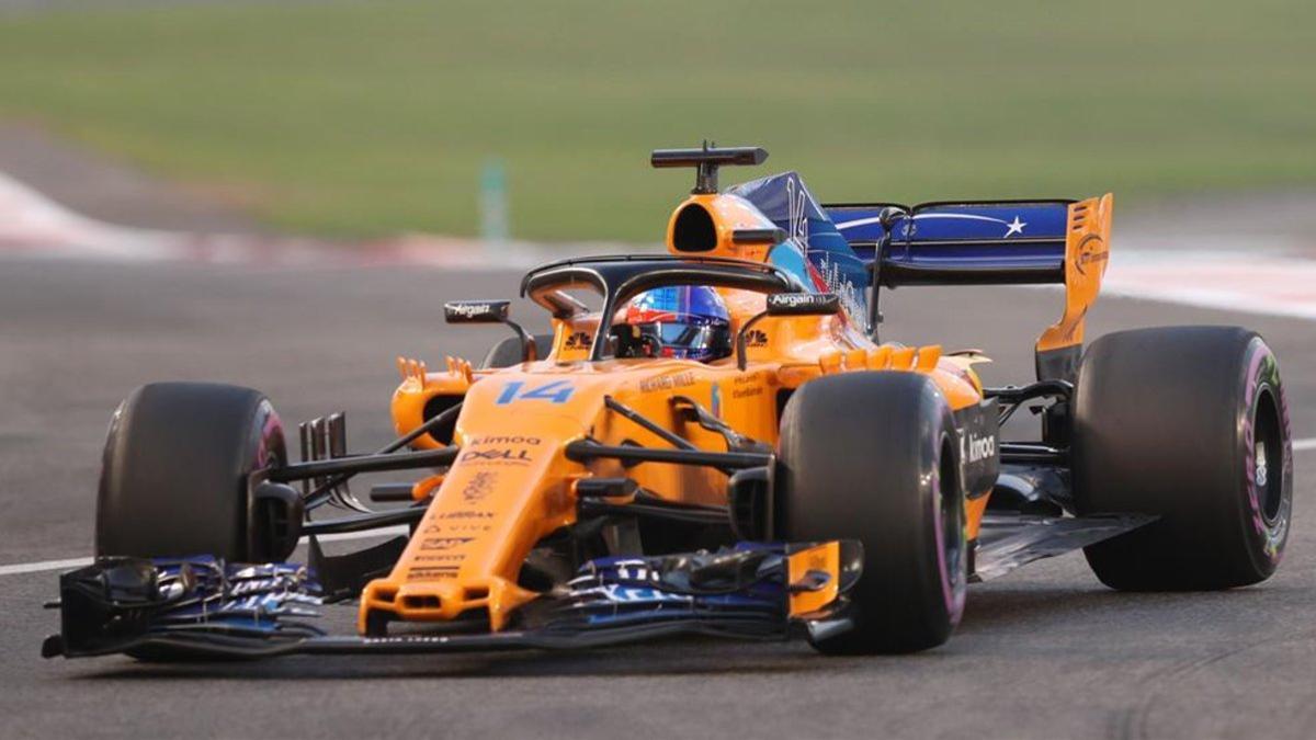 El McLaren, con Alonso al volante, en la última carrera del 2018