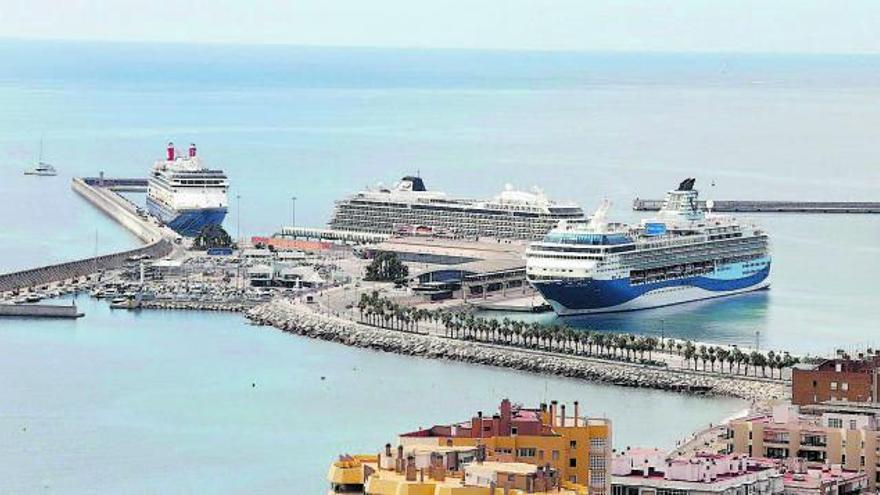 Esta semana coincidieron tres cruceros en la ciudad. | ÁLEX ZEA