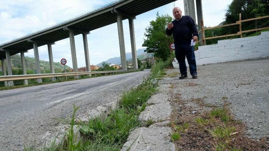 A Dios rogando por una carretera