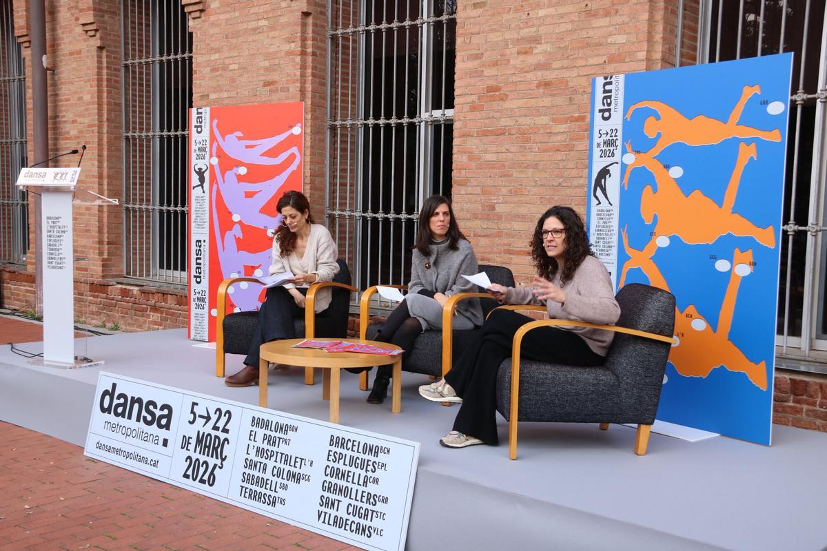 Mireia Llunell, tècnica de Cultura de l’Ajuntament de Sabadell; Giulia Poltronieri, coordinadora artística del Festival, i Ariadna Cruz, tècnica de Cultura de l’Ajuntament de l’Hospitalet, en la presentació del Dansa Metropolitana