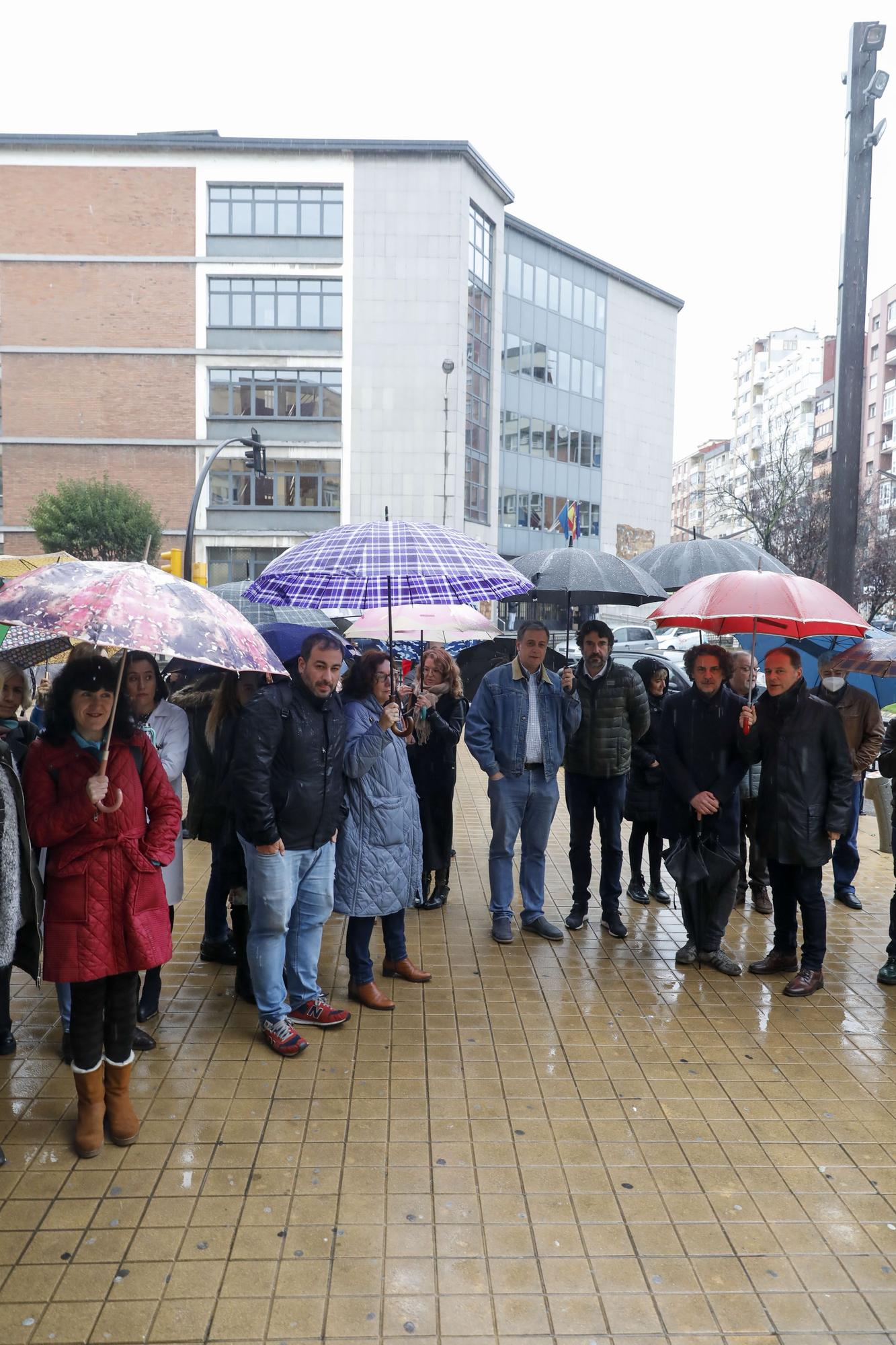 EN IMÁGENES: Decenas de profesores se manifiestan en Asturias contra la LOMLOE