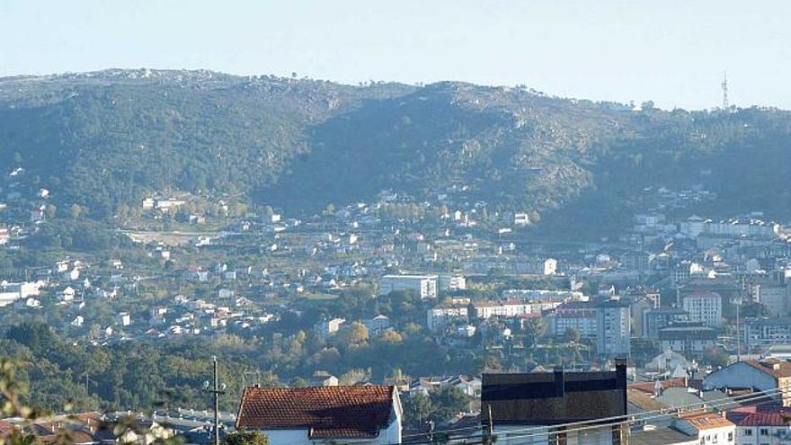 Vista de la ciudad con los montes de Montealegre al fondo
