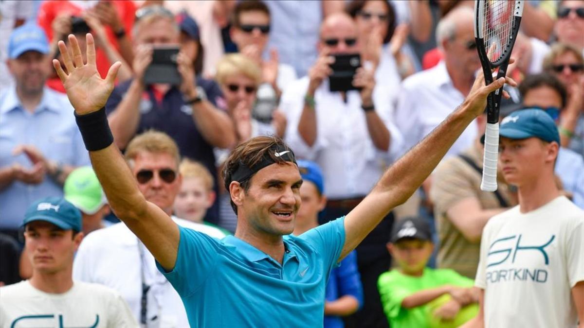 Federer después de coronarse campeón en Stuttgart