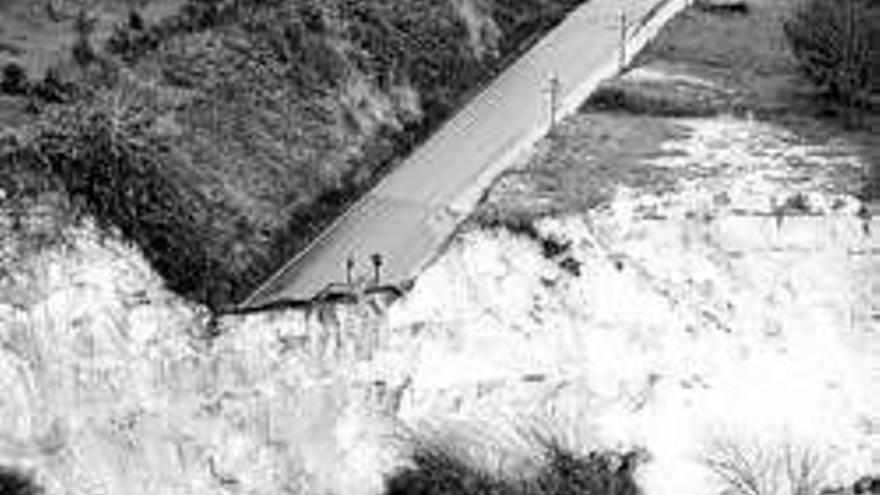 Los ríos desbordados y la lluvia se ceban otra vez en Andalucía