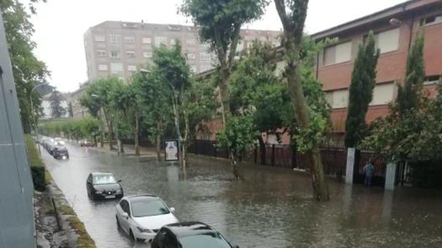 Un cuarto de hora de diluvio en Ourense