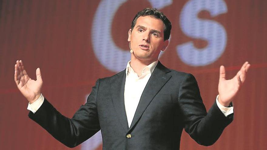 Ciudadanos intenta en vano zanjar la crisis por el tongo en las primarias