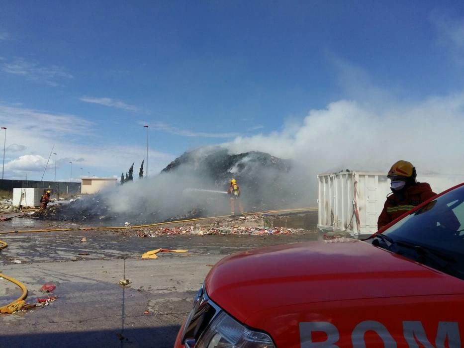 Incendio en una empresa de reciclaje en Picassent