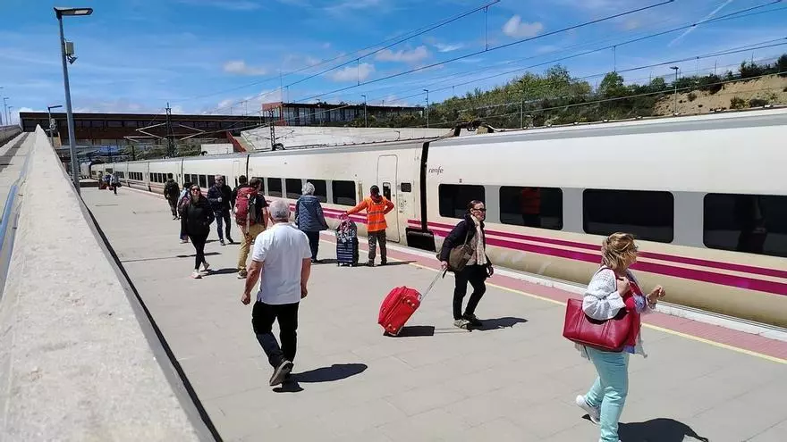 VÍDEO | Este ha sido el último tren de las 14.00 desde Sanabria a Zamora