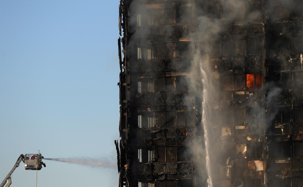 Incendio en un edificio de 24 plantas en Londres