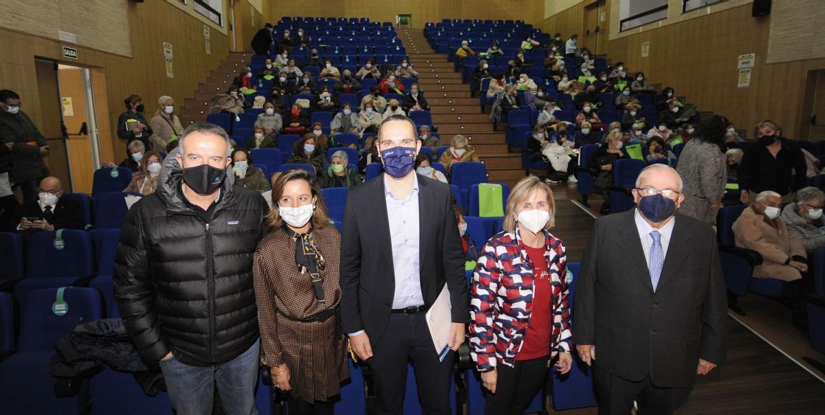 Pérez, representantes de Ategal y de la Xunta, ayer, en la inauguración de las jornadas. | // BERNABÉ/JAVIER LALÍN