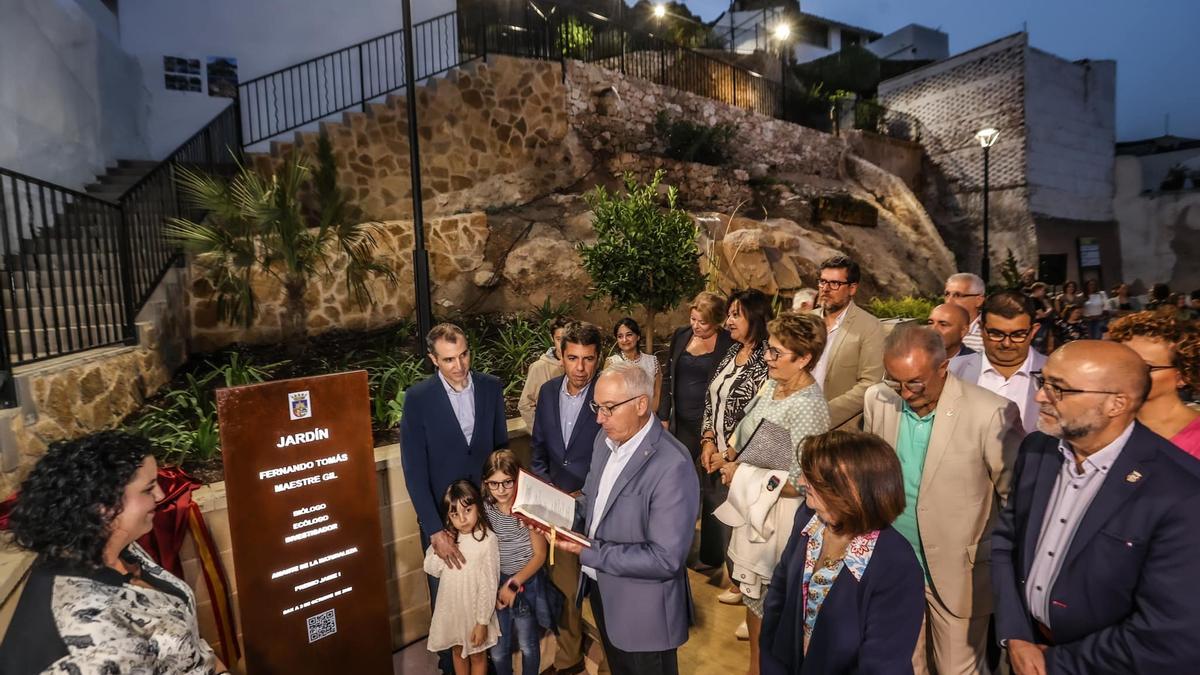 El acto inaugural del jardín dedicado al investigador sajeño.