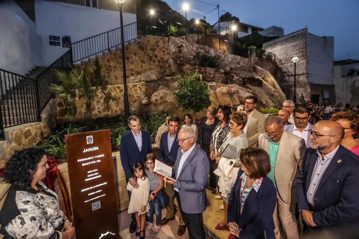 El acto inaugural del jardín dedicado al investigador sajeño.