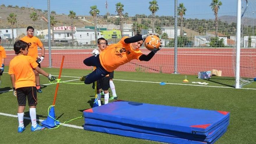 Campus veraniego con los veteranos del Málaga CF  en Cártama