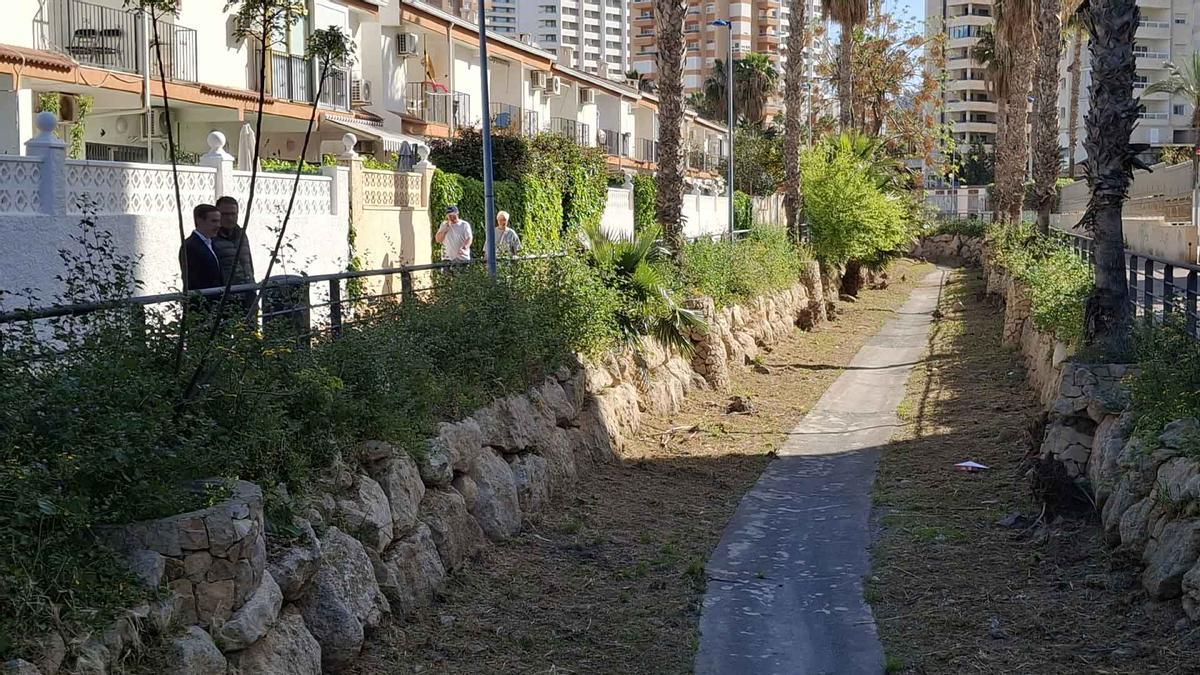 Limpieza del cauce del barranco Barceló dentro de las obras en Juan Fuster Zaragoza.