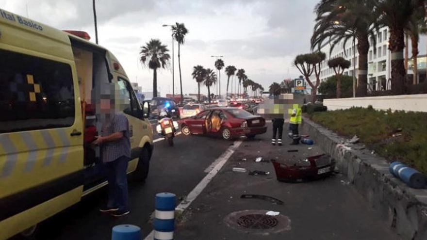 Colisión entre dos vehículos en la Avenida Marítima