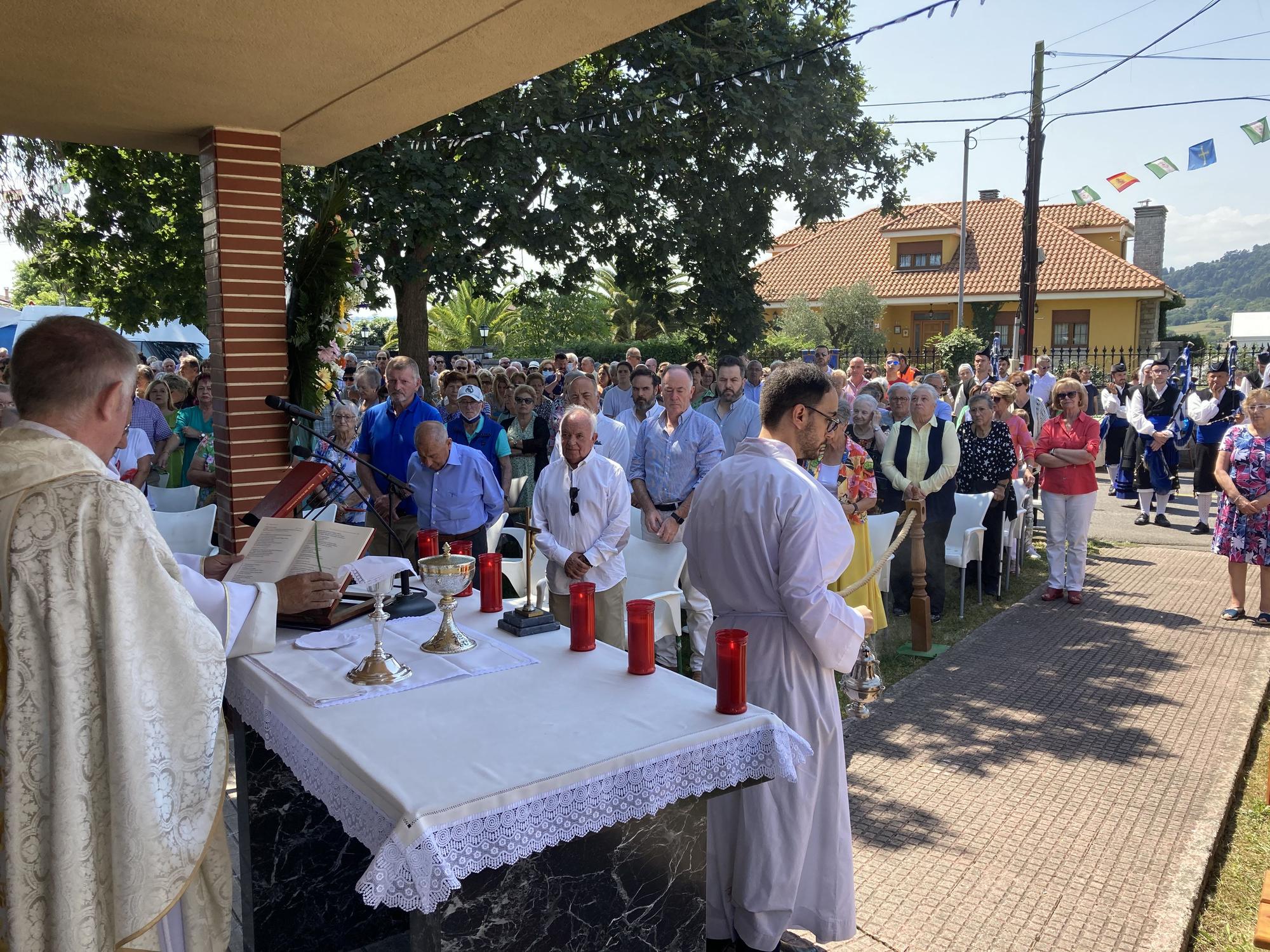 El Carbayu celebra su misa y su tradicional procesión que concluye con sorpresa: se presenta el nuevo himno en honor de Nuestra Señora del Buen Suceso