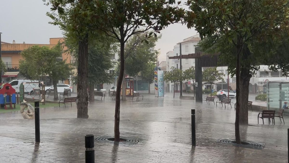 La pluja ha entrat per nord-est, a la imatge, l'Escala.