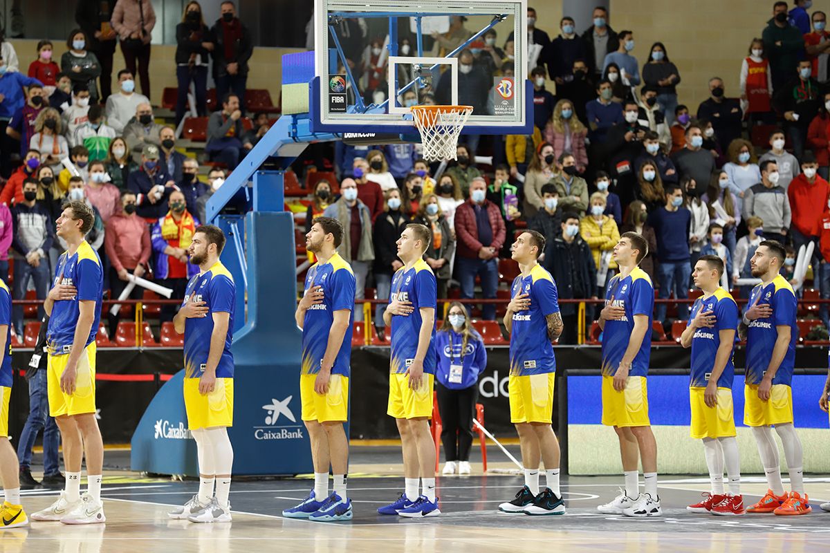 Las imágenes del partido de baloncesto España-Ucrania en Vista Alegre