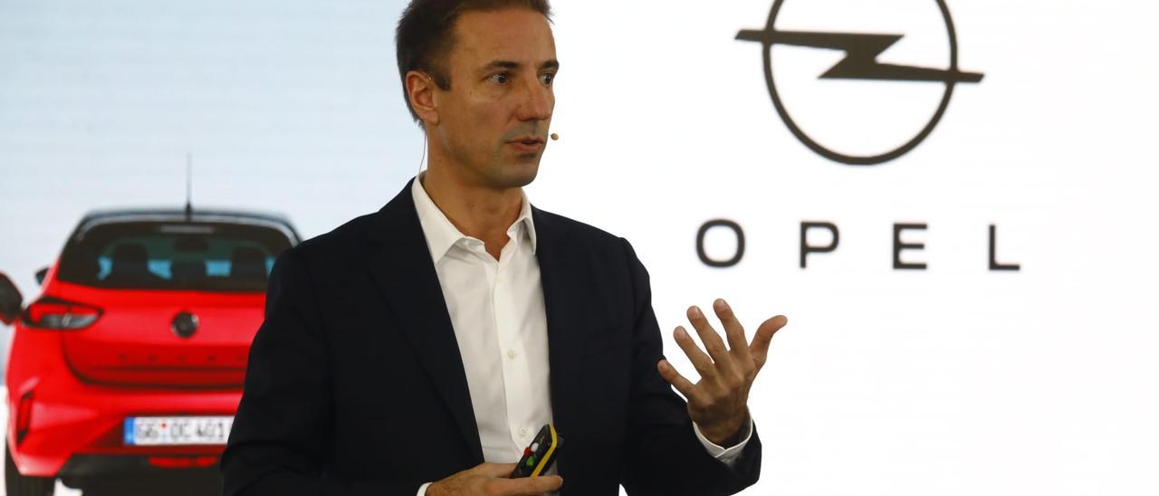 El nuevo CEO de Opel, este jueves en la factoría de Figueruelas