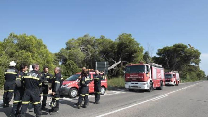 Bomberos retira 24 mangueras como la que causó el accidente de un agente