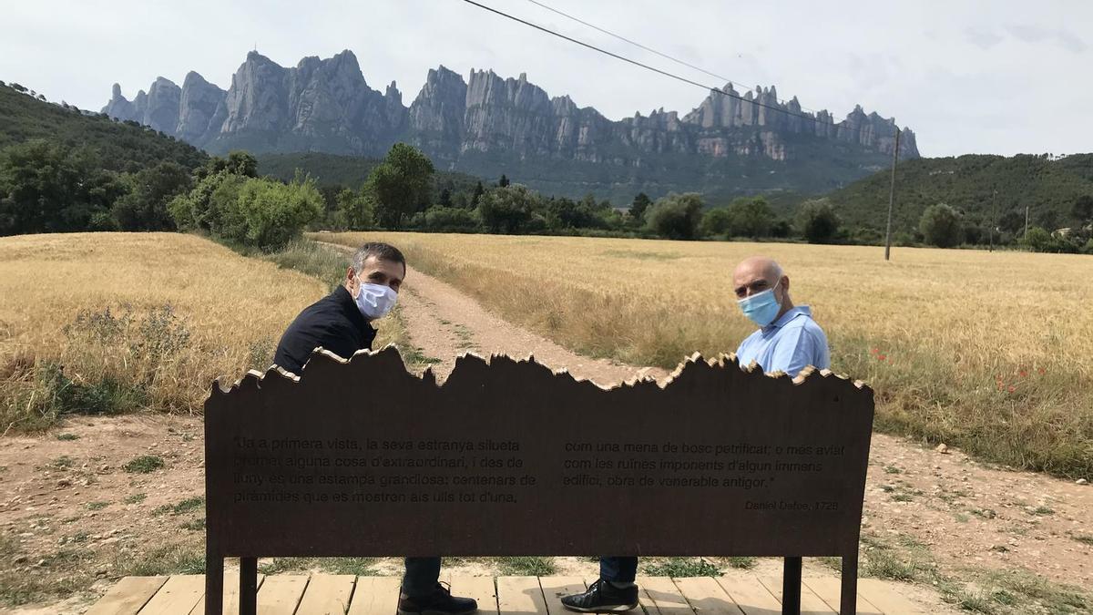 El regidor Joan Calmet Piqué amb el regidor de Turisme de Castellbell i el Vilar, Jordi Calsina Jodas, al Pla del Masroig de Castellbell i el Vilar