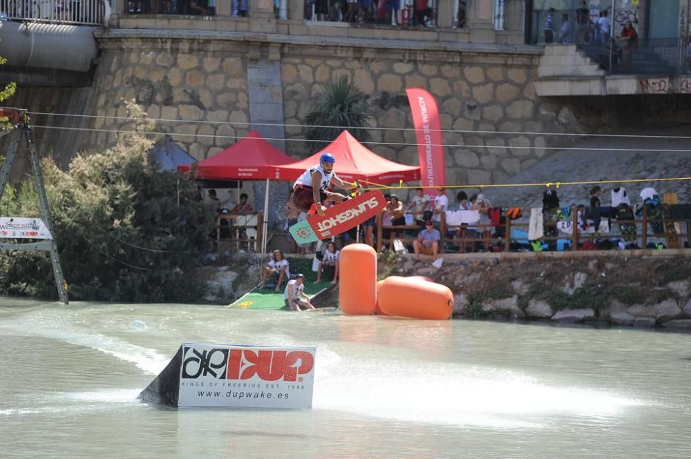 Exhibición de Wakeboard en el Río Segura