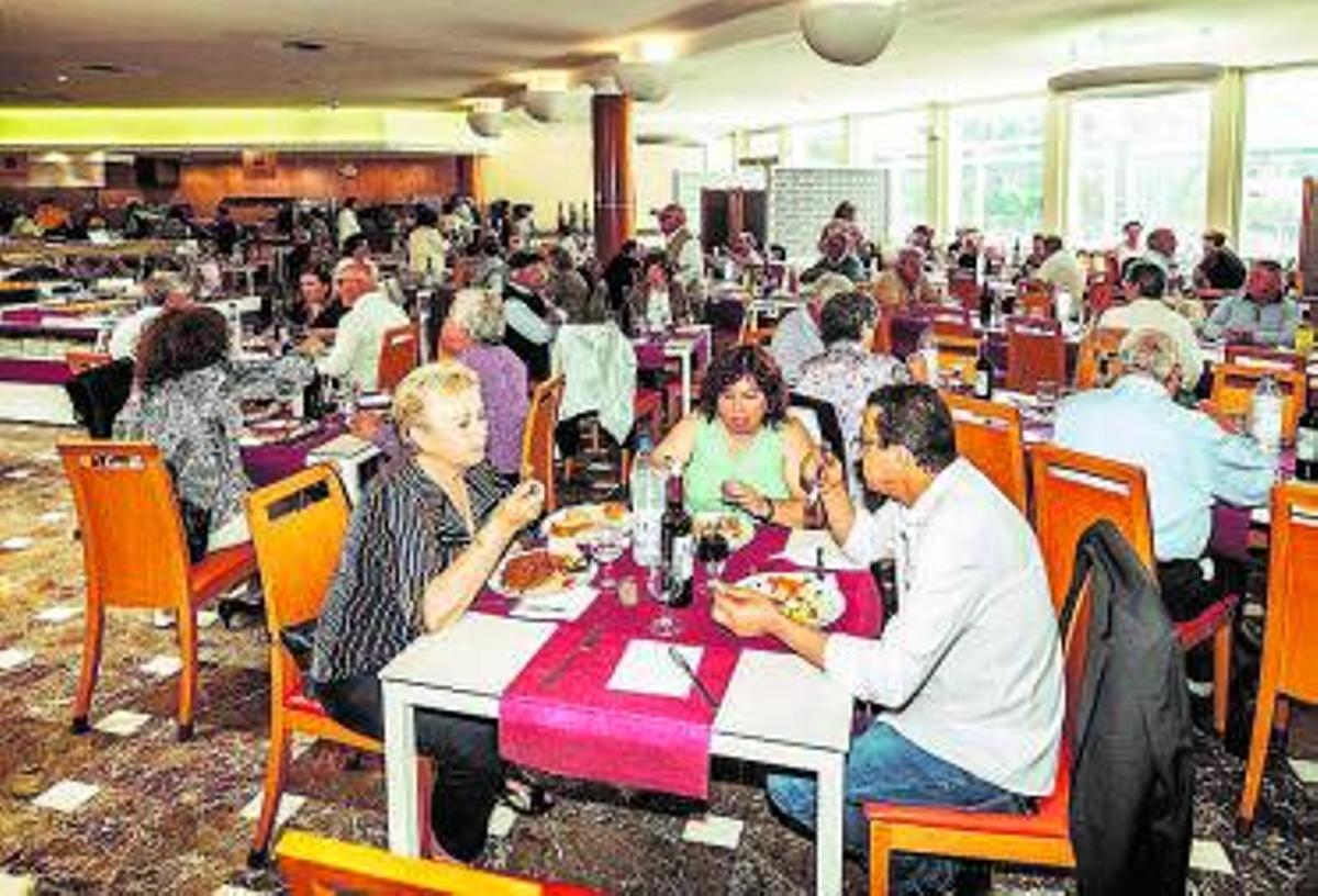 Comida homenaje a los mayores de Sant Jordi en 2022. | ASJ