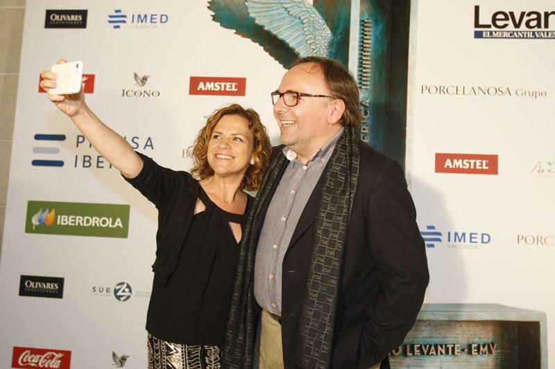 Pilar Bernabé (PSPV) con Jose Viente Inglada, secretario general de UCE Comunidad Valenciana