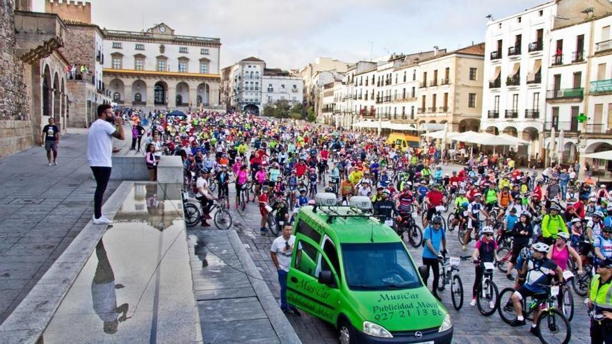 La XLI Fiesta de la Bicicleta reúne a unas 6.000 personas en Cáceres