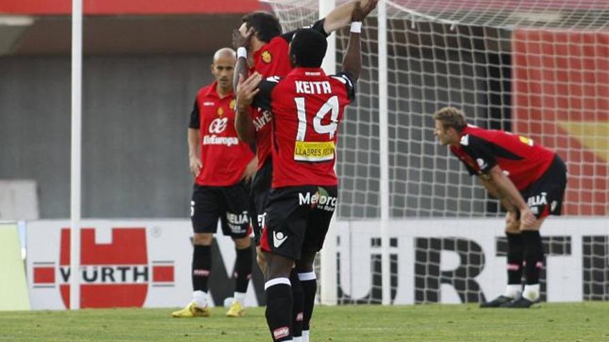 Lamentable incidente el protagonizado por dos jugadores del Mallorca, Keita y Aduriz, que intercambiaron empujones y golpes en pleno partido después de una jugada en la que el delantero guineano no pasó la pelota al vasco.