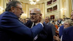 Raül Romeva, recibido con aplausos por los independentistas en el Senado.