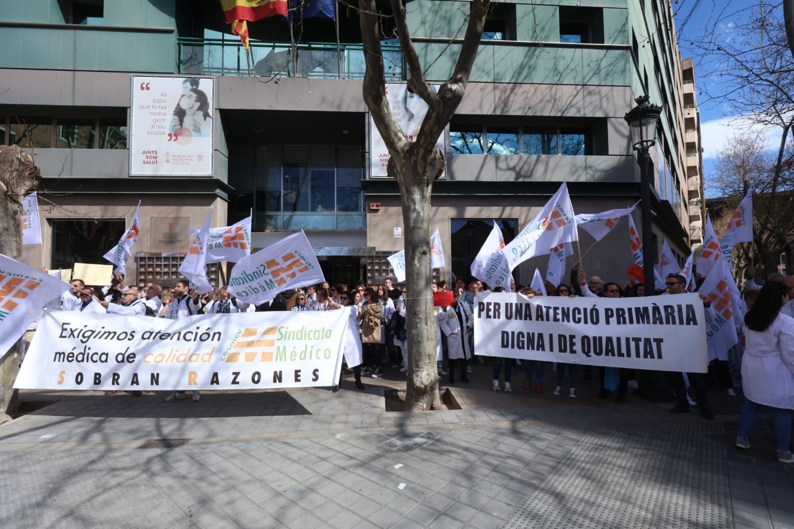 Los médicos valencianos salen a la calle a reclamar mejoras laborales