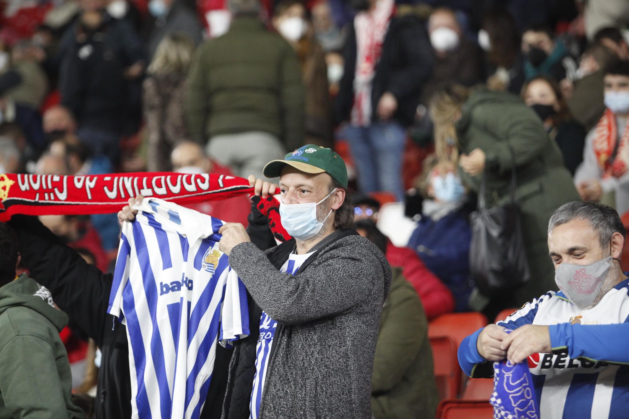 El partido entre el Sporting y la Real Sociedad B, en imágenes