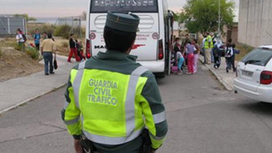 Tráfico denuncia al 40% de los buses escolares controlados en dos semanas