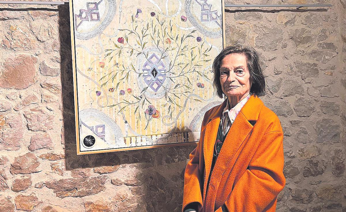 Teresa Gancedo, als seus 87 anys, encara pinta cada dia tal com va recordar durant la inauguració a l’Escala.