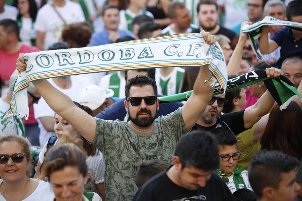 El Córdoba CF Futsal celebra el ascenso en Las Tendillas