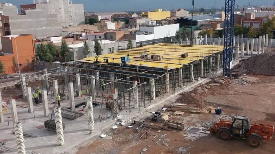 Finalizan la estructura de la planta baja del colegio Regina Violant de Almassora