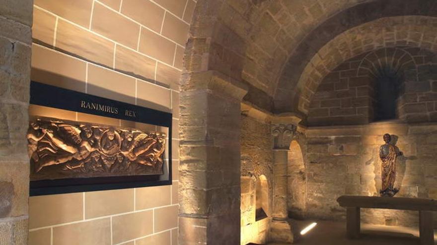 Los restos de Ramiro II el Monje, padre de Petronila, se encuentran en el Panteón Real de San Pedro el Viejo de Huesca.