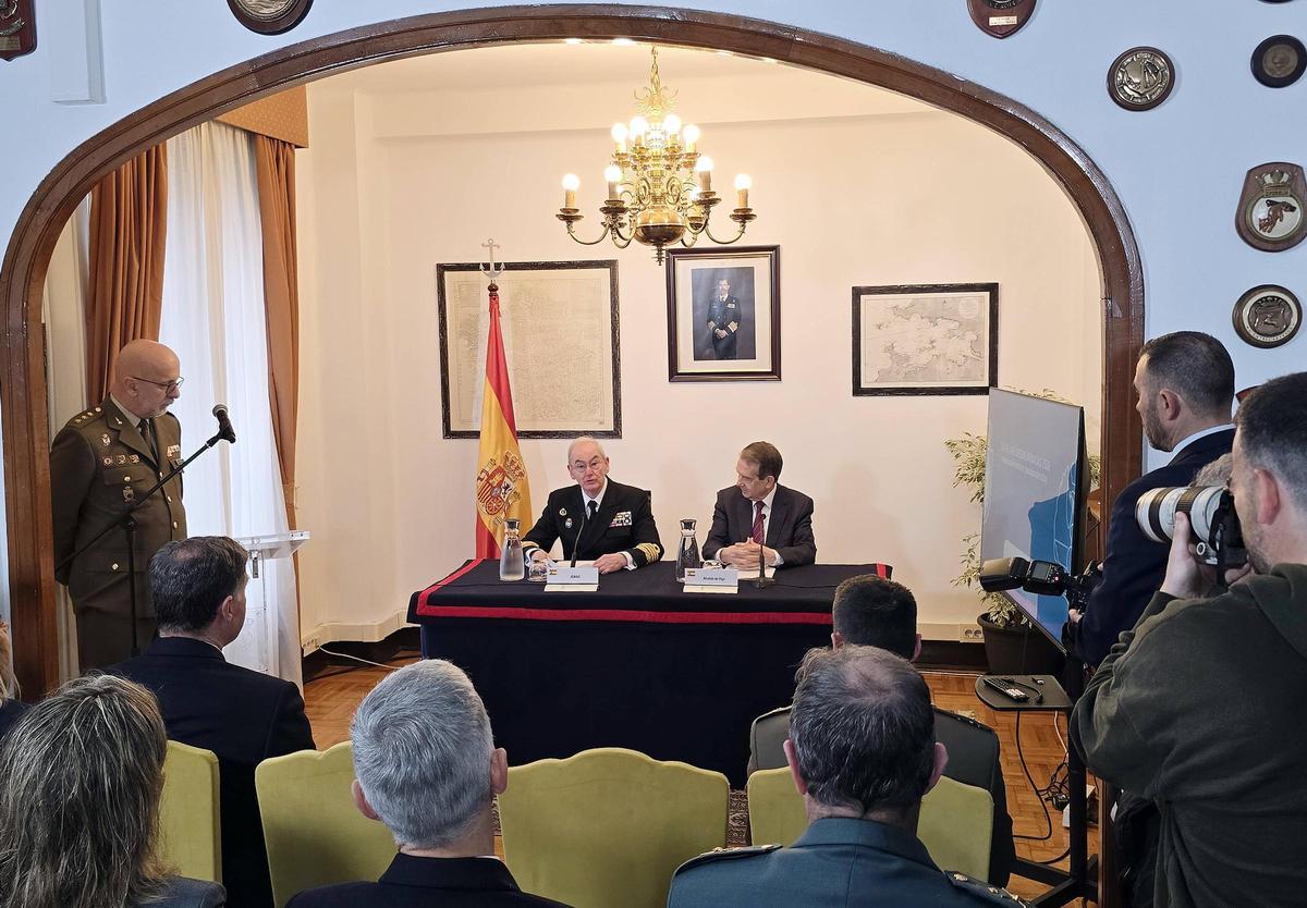 La rueda de prensa para la presentación de los actos la protagonizar el alcalde y el JEMAD.