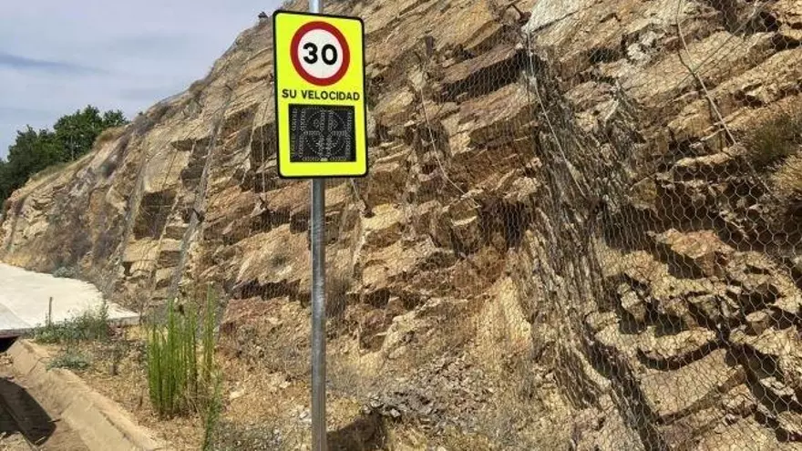 Un total de 157 municipios y 15 entidades menores de Badajoz contarán con radares pedagógicos que no denunciarán