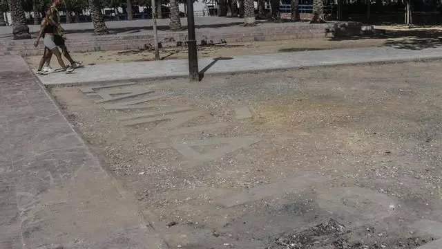 Quejas ante el deterioro de la plaza de La Viña