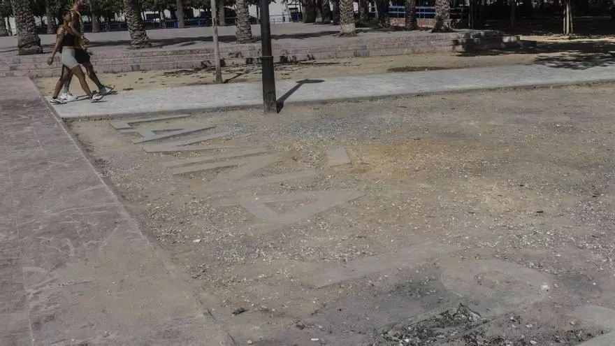 Quejas ante el deterioro de la plaza de La Viña